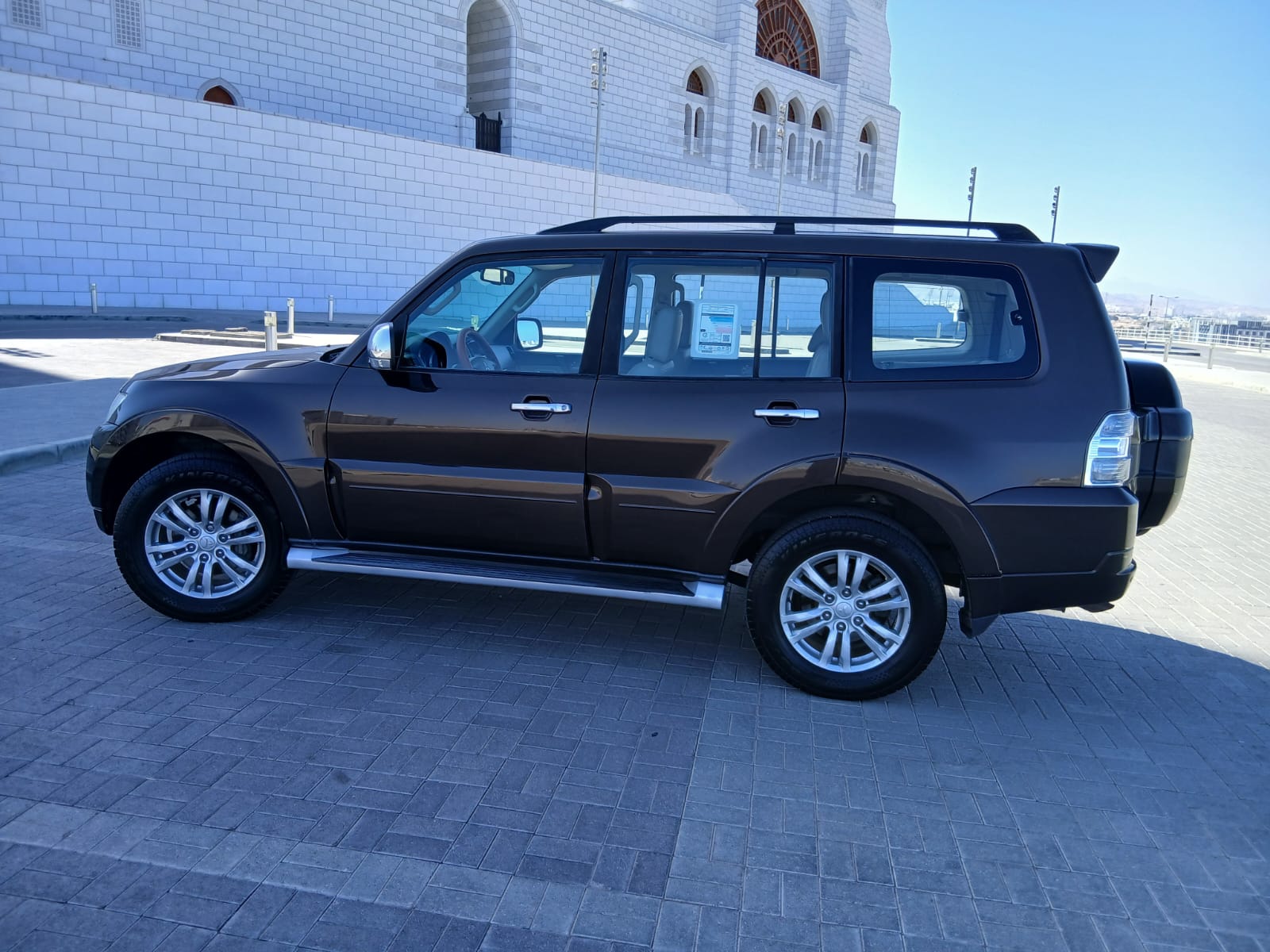 MITSUBISHI PAJERO